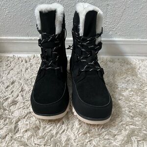 Universal Thread Women’s Corie Winter Hiker Boots